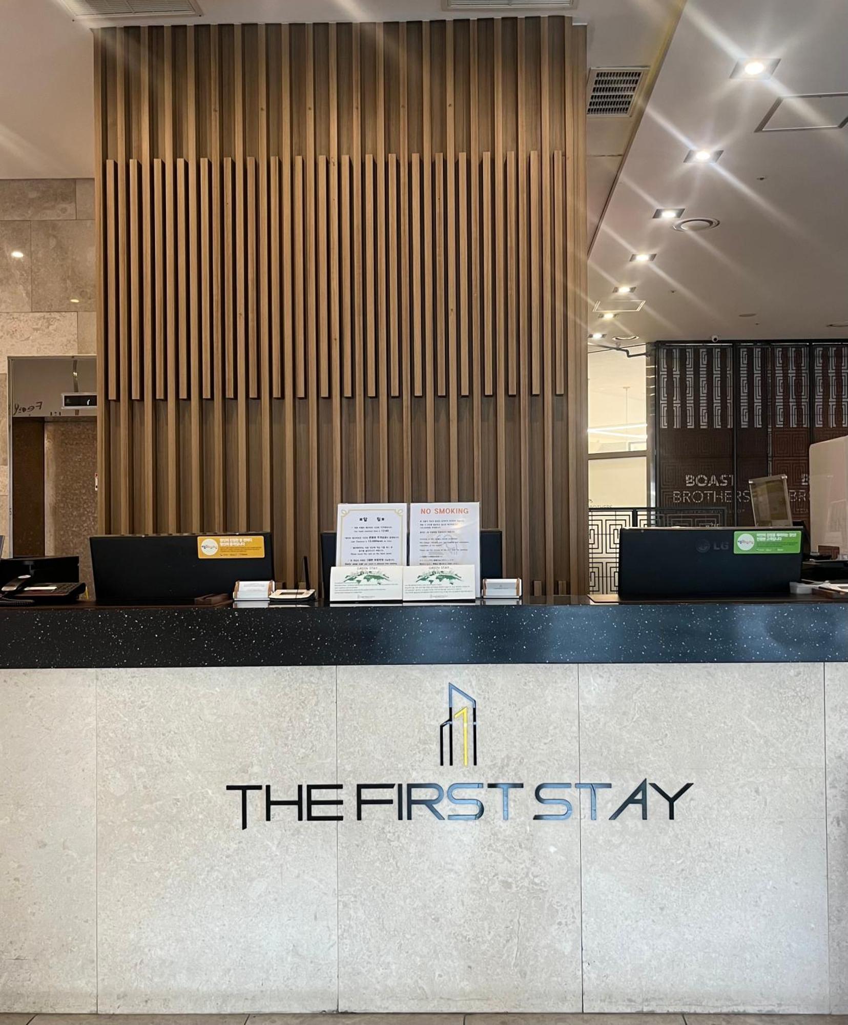 The First Stay Hotel Seúl Exterior foto